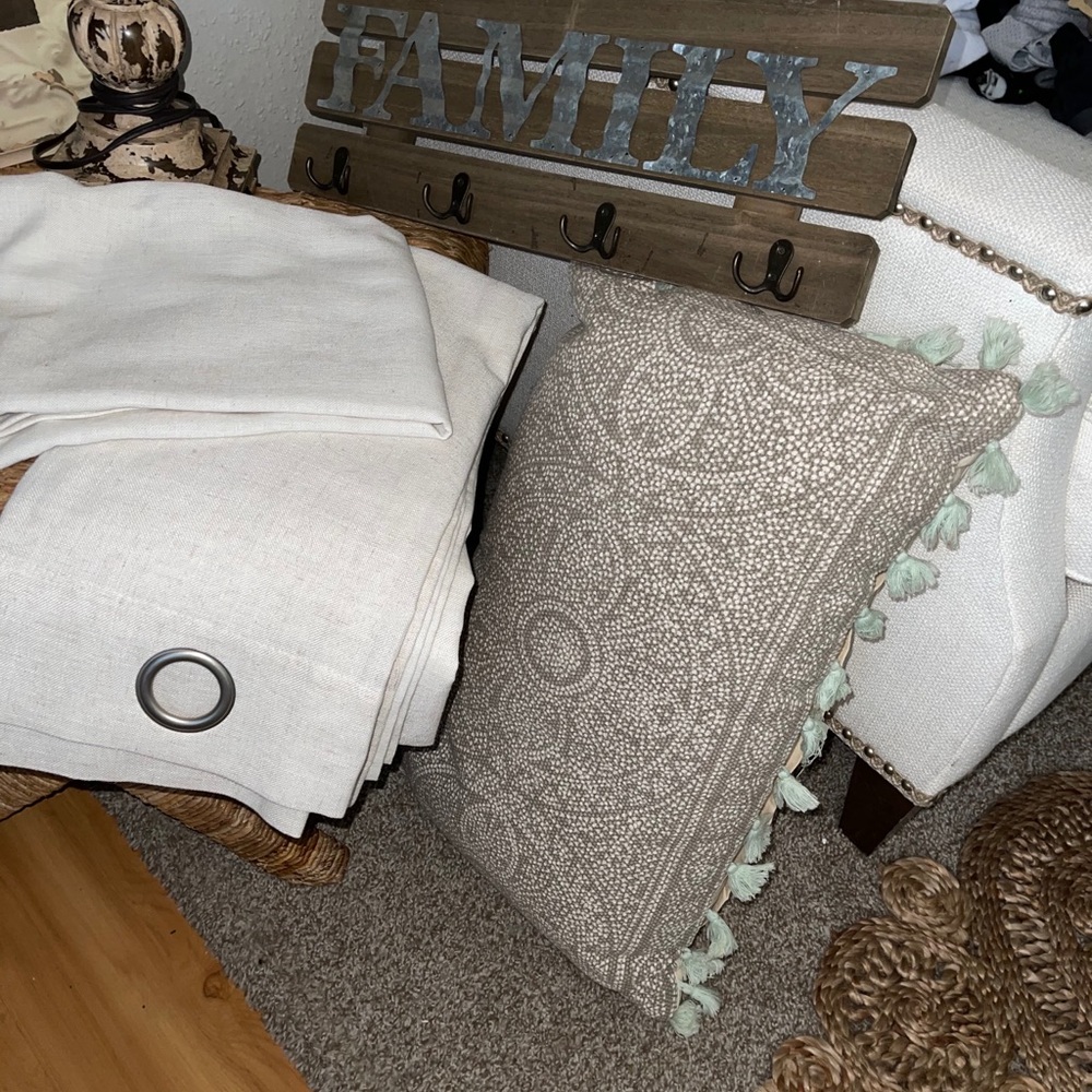 Decor - Picture 5 of 5